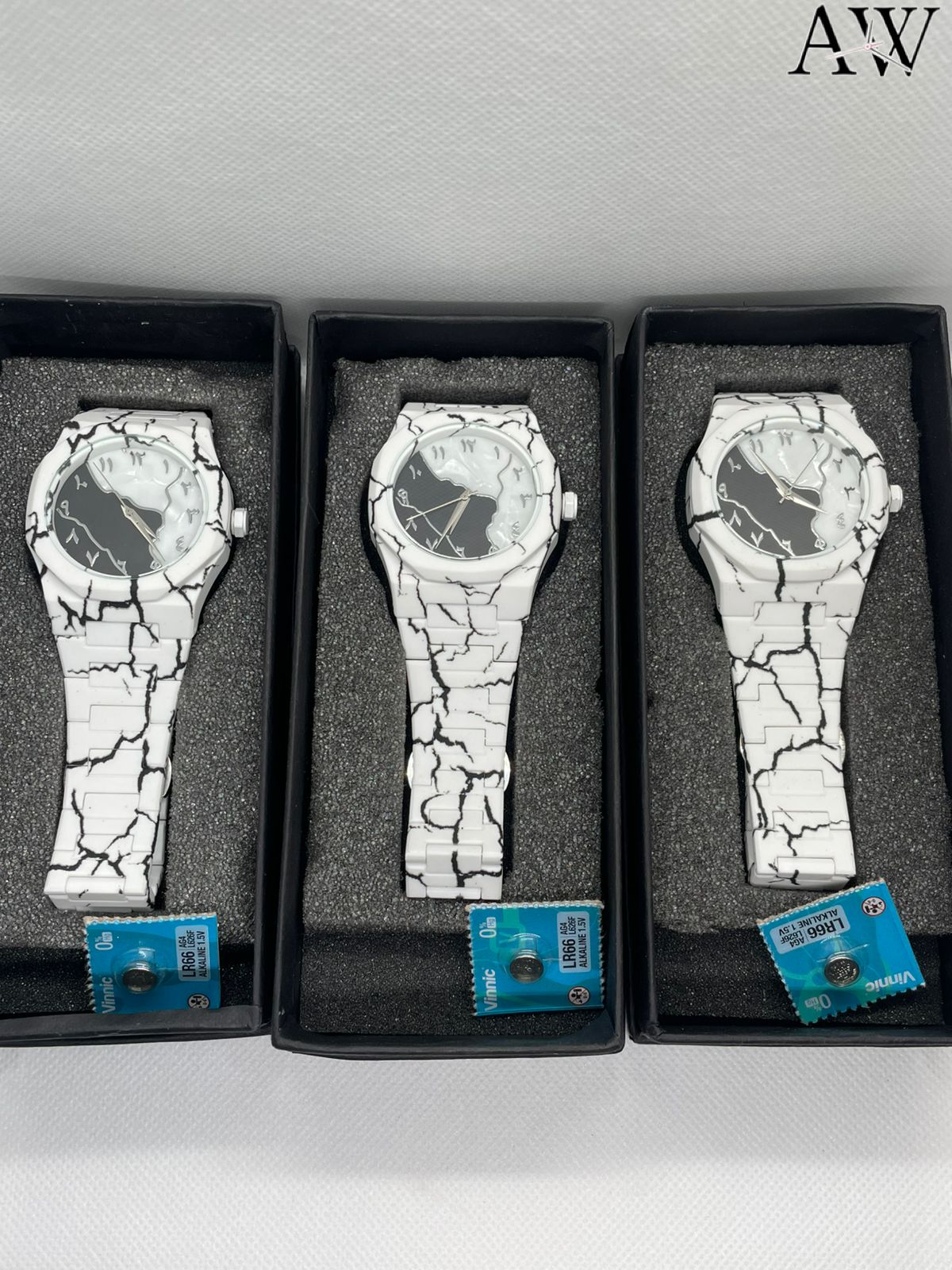 AURA WATCH (MARBLE CHAIN) White