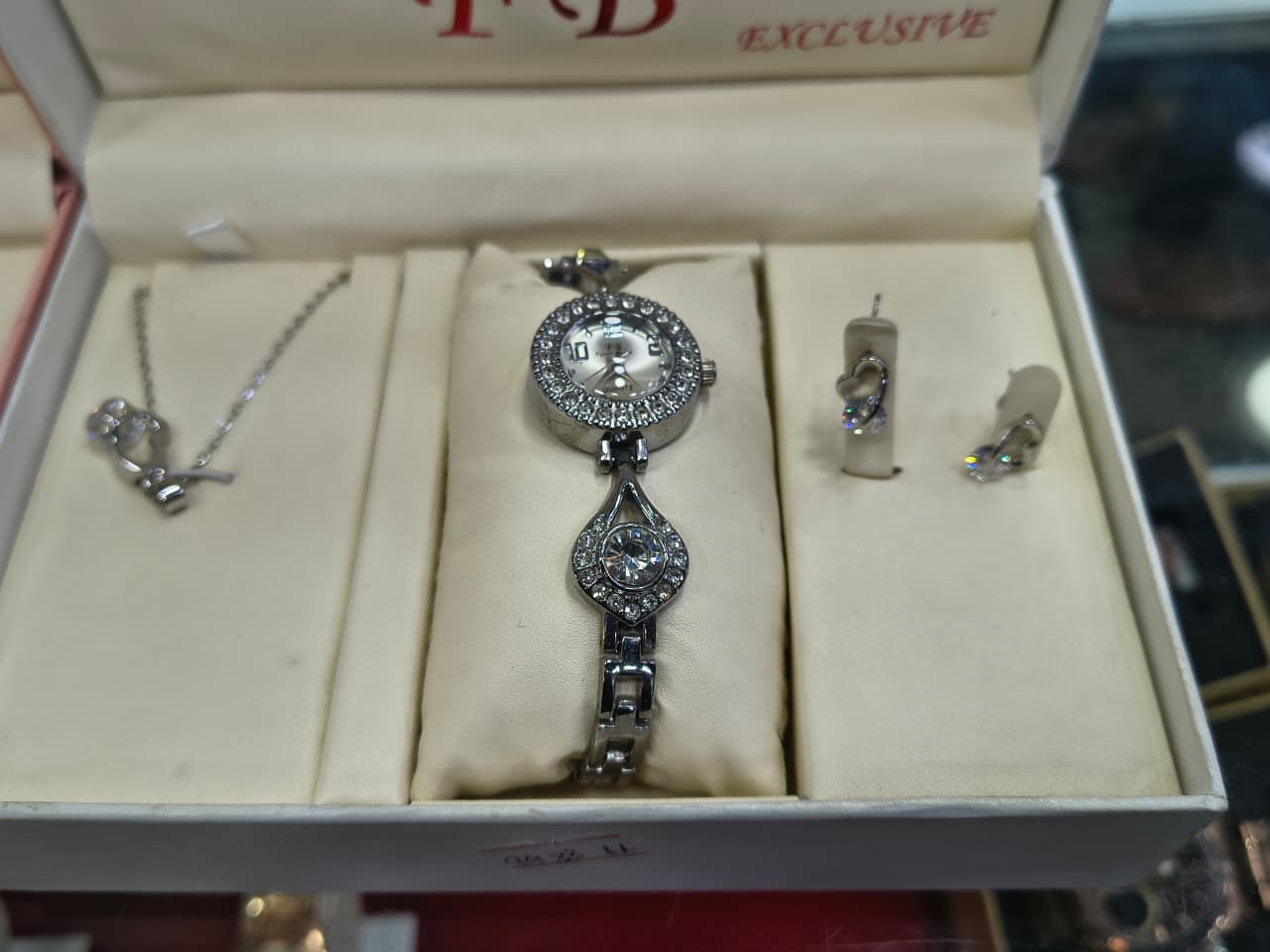 Ladies Watch With Jewellery Best For Gift