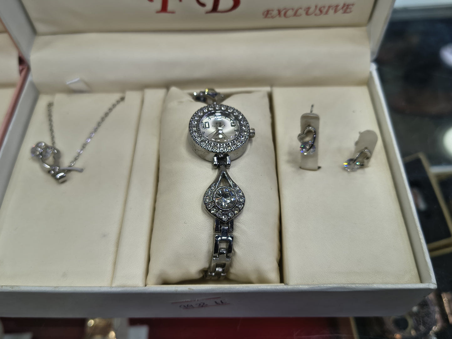 Ladies Watch With Jewellery Best For Gift