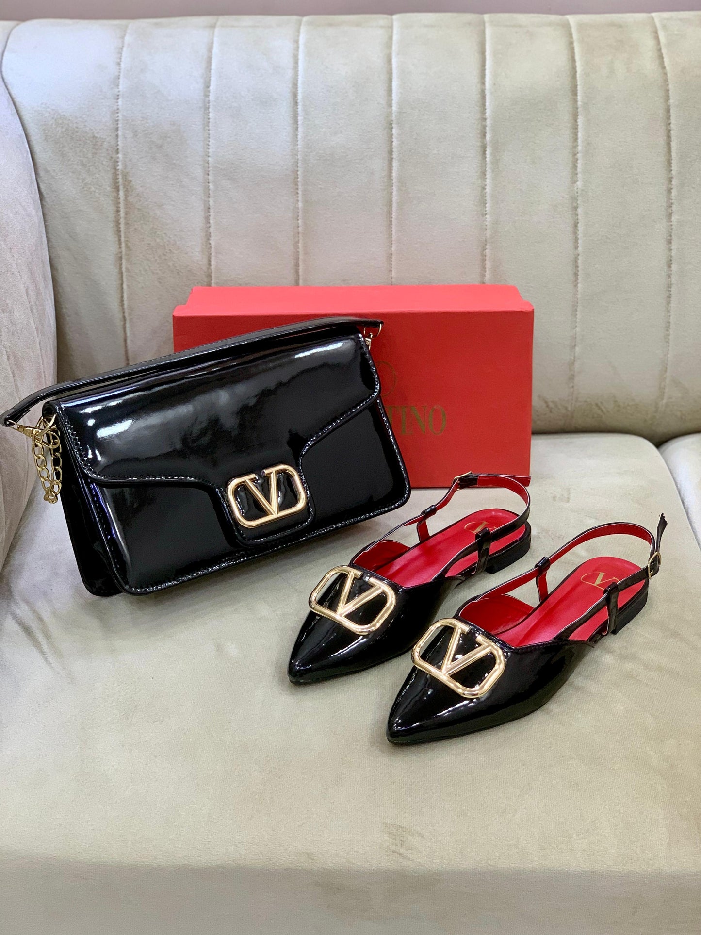 Valentino Flat Pumps + Valentino Cross Body Bag 💼