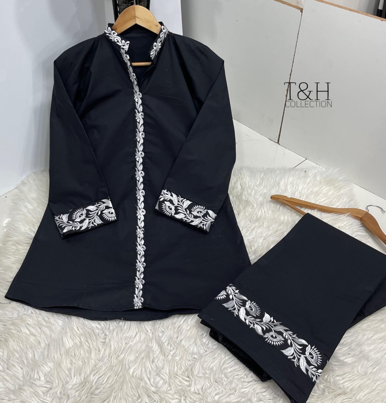 Article T&H Embroidered Cord Set