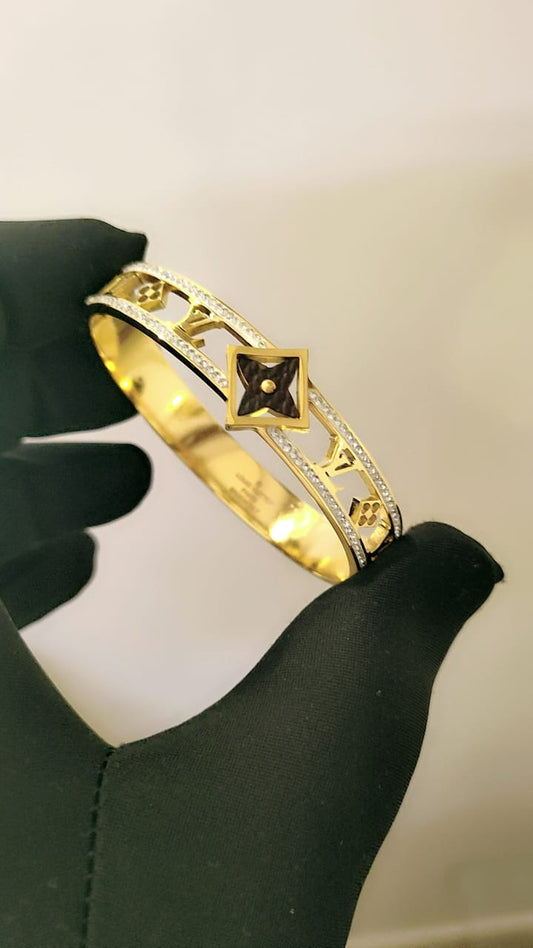 Exclusive Collection of high-grade ladies' bracelets featuring top international brands
