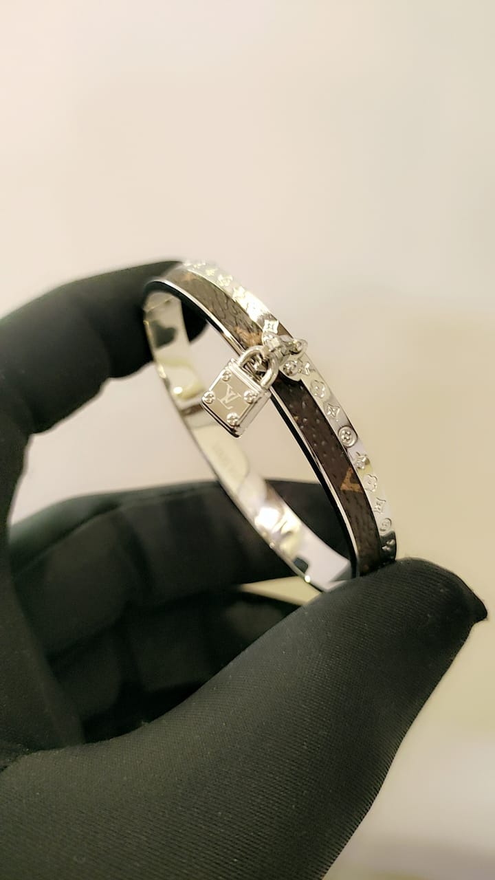Exclusive Collection of high-grade ladies' bracelets featuring top international brands