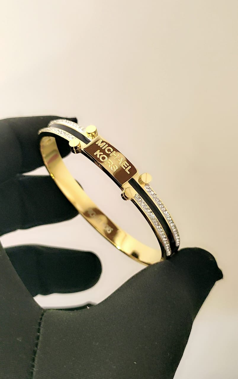 Browse All Exclusive collection of high-grade ladies' bracelets showcasing top international brands