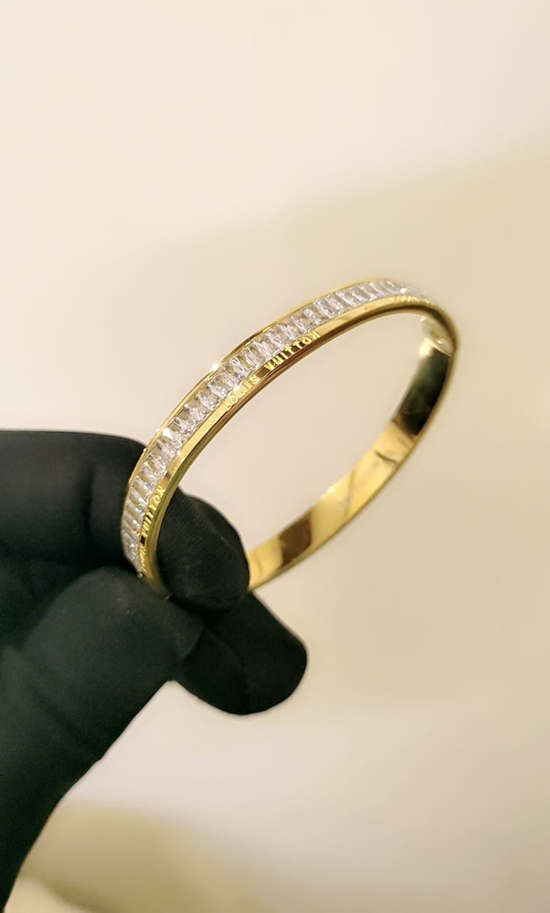 Browse All Exclusive collection of high-grade ladies' bracelets showcasing top international brands