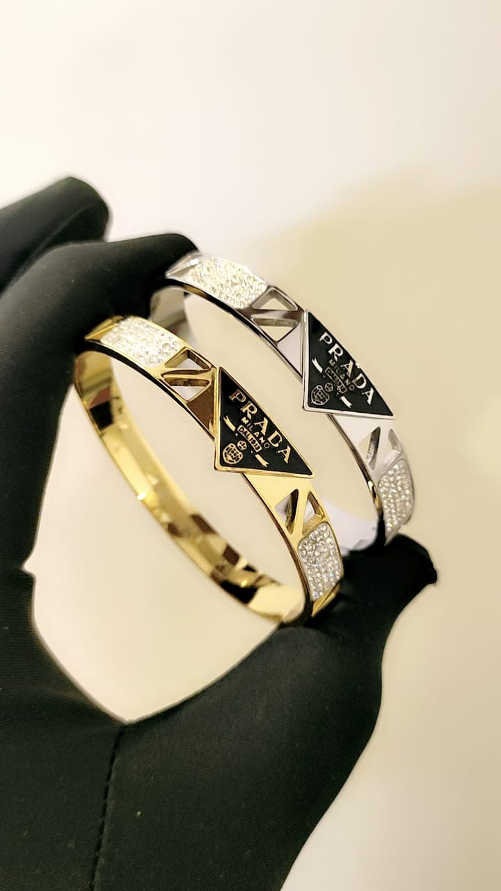 Browse All Exclusive collection of high-grade ladies' bracelets showcasing top international brands