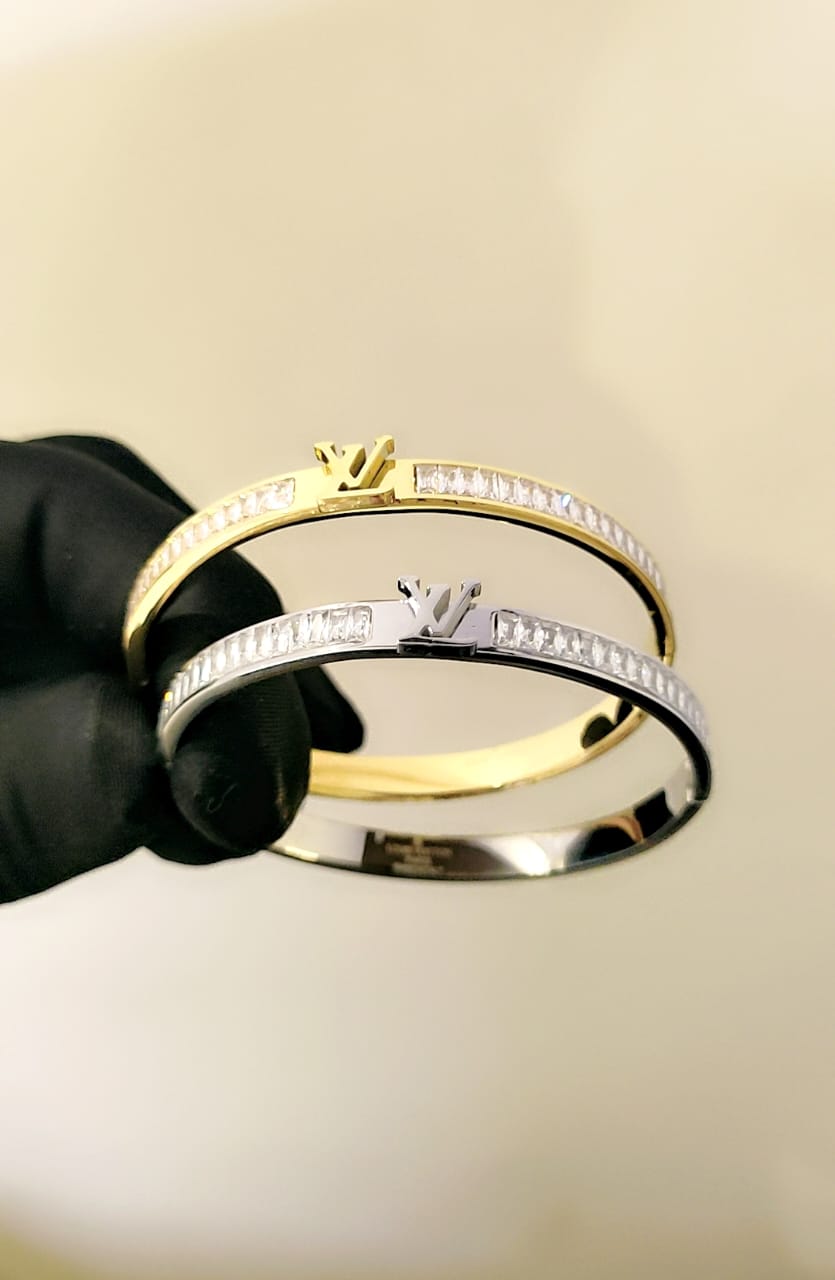Browse All Exclusive collection of high-grade ladies' bracelets showcasing top international brands