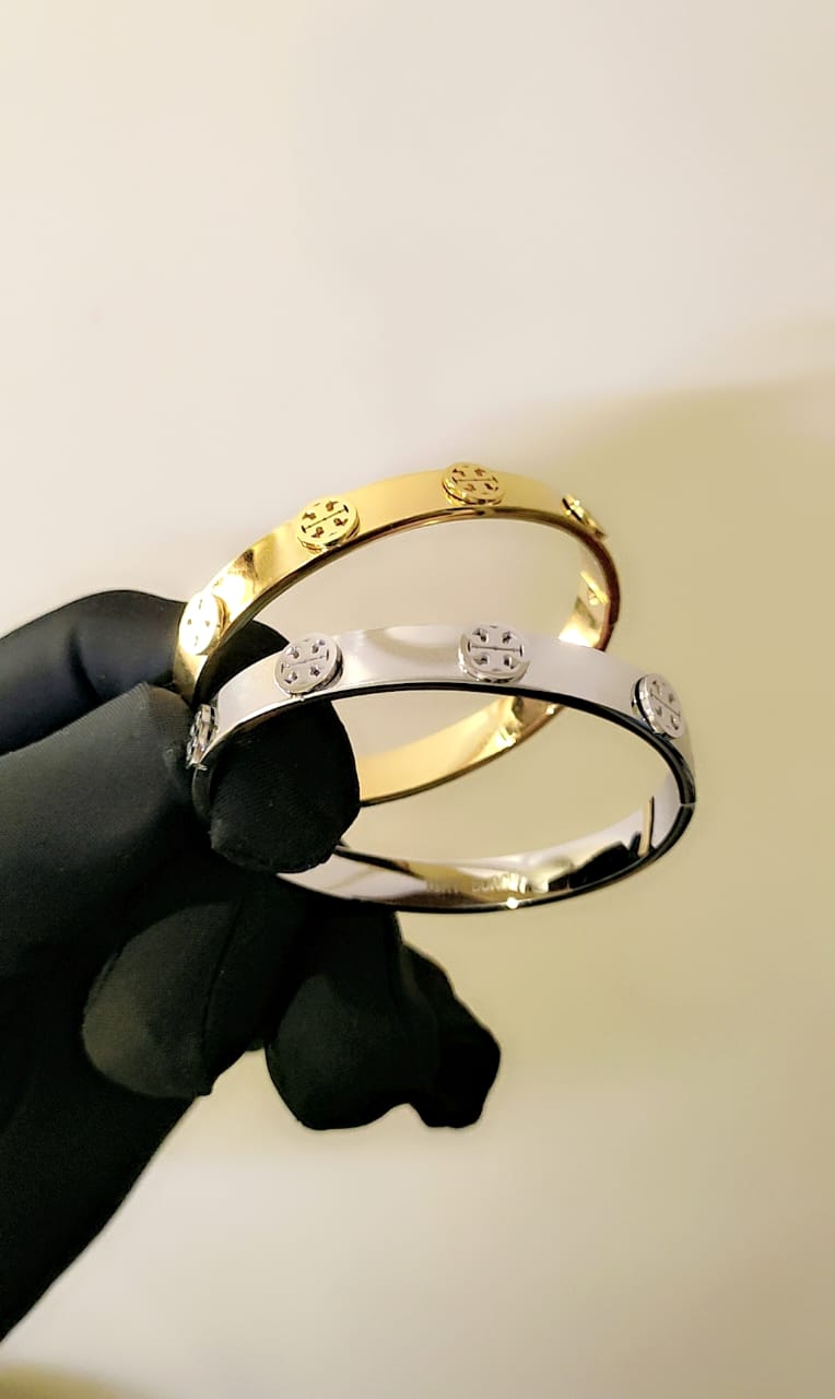 Browse All Exclusive collection of high-grade ladies' bracelets showcasing top international brands