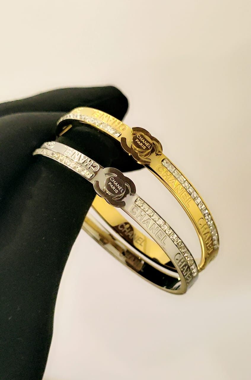 Browse All Exclusive collection of high-grade ladies' bracelets showcasing top international brands