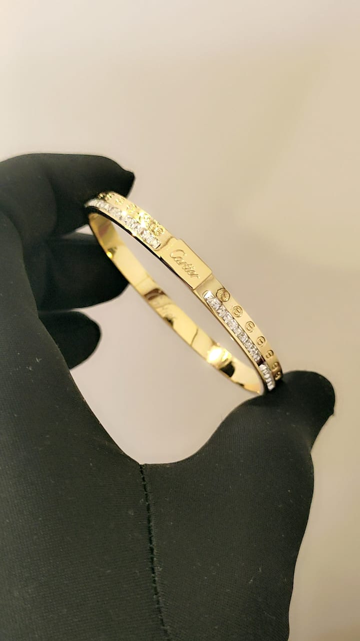 Browse All Exclusive collection of high-grade ladies' bracelets showcasing top international brands