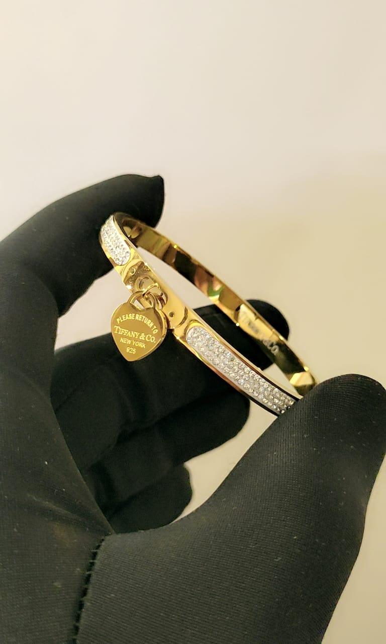Browse All Exclusive collection of high-grade ladies' bracelets showcasing top international brands