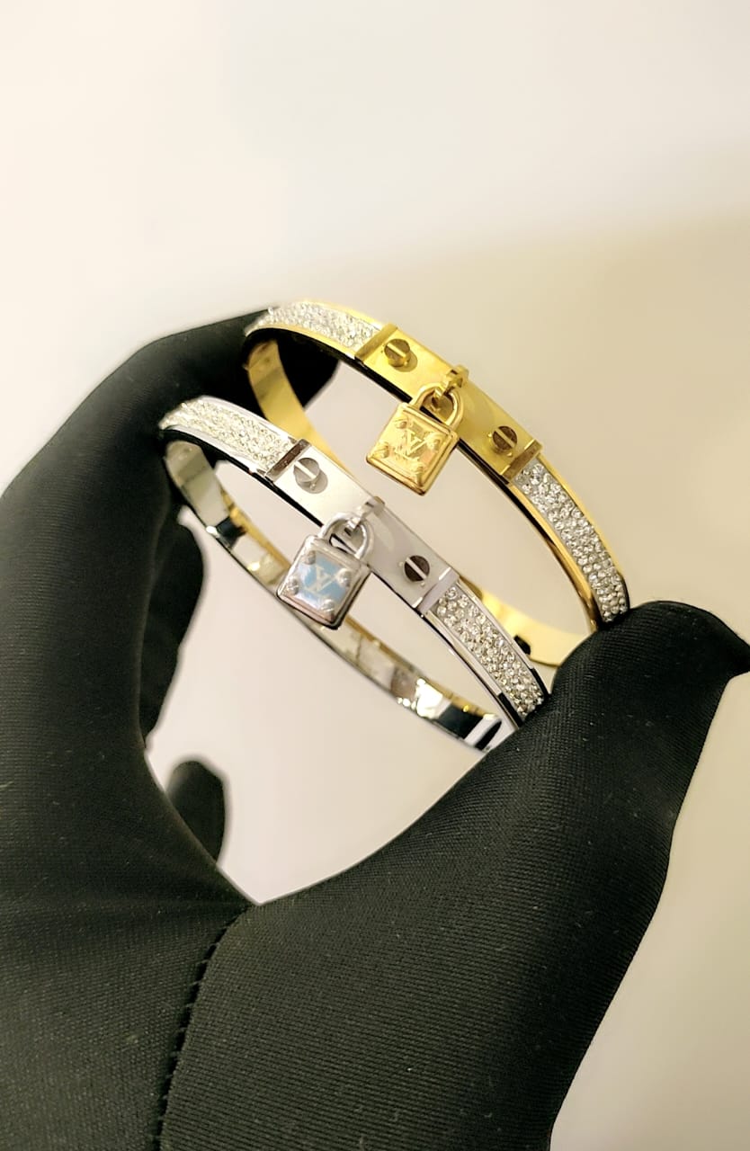 Browse All Exclusive collection of high-grade ladies' bracelets showcasing top international brands