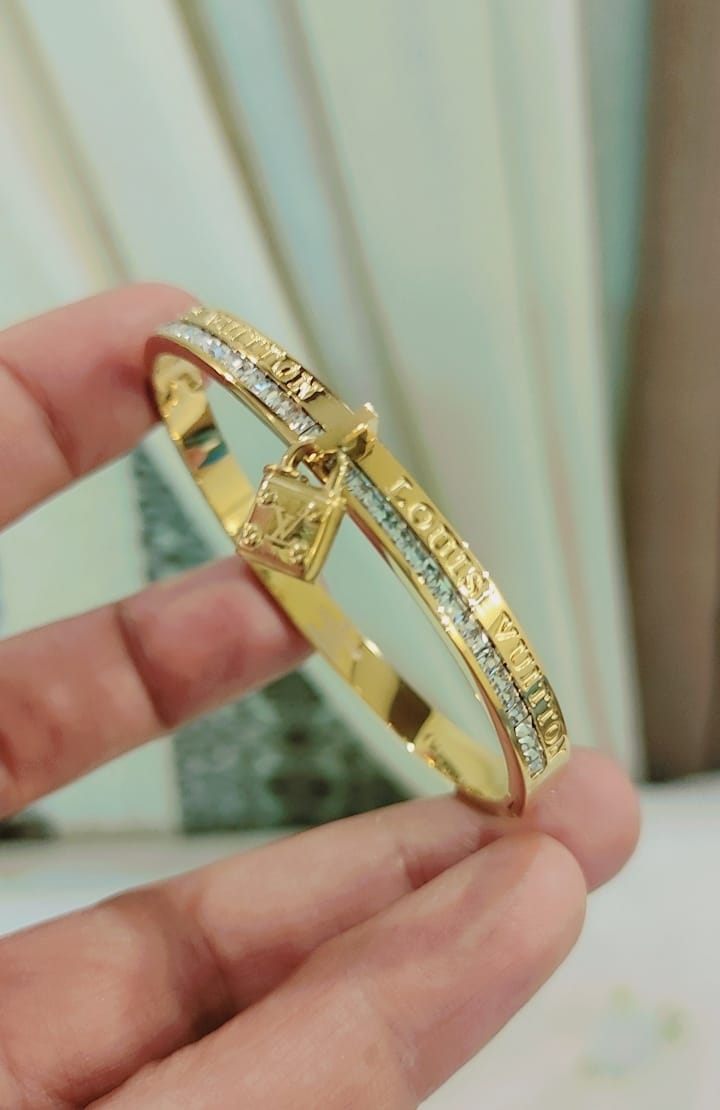 Browse All Exclusive collection of high-grade ladies' bracelets showcasing top international brands