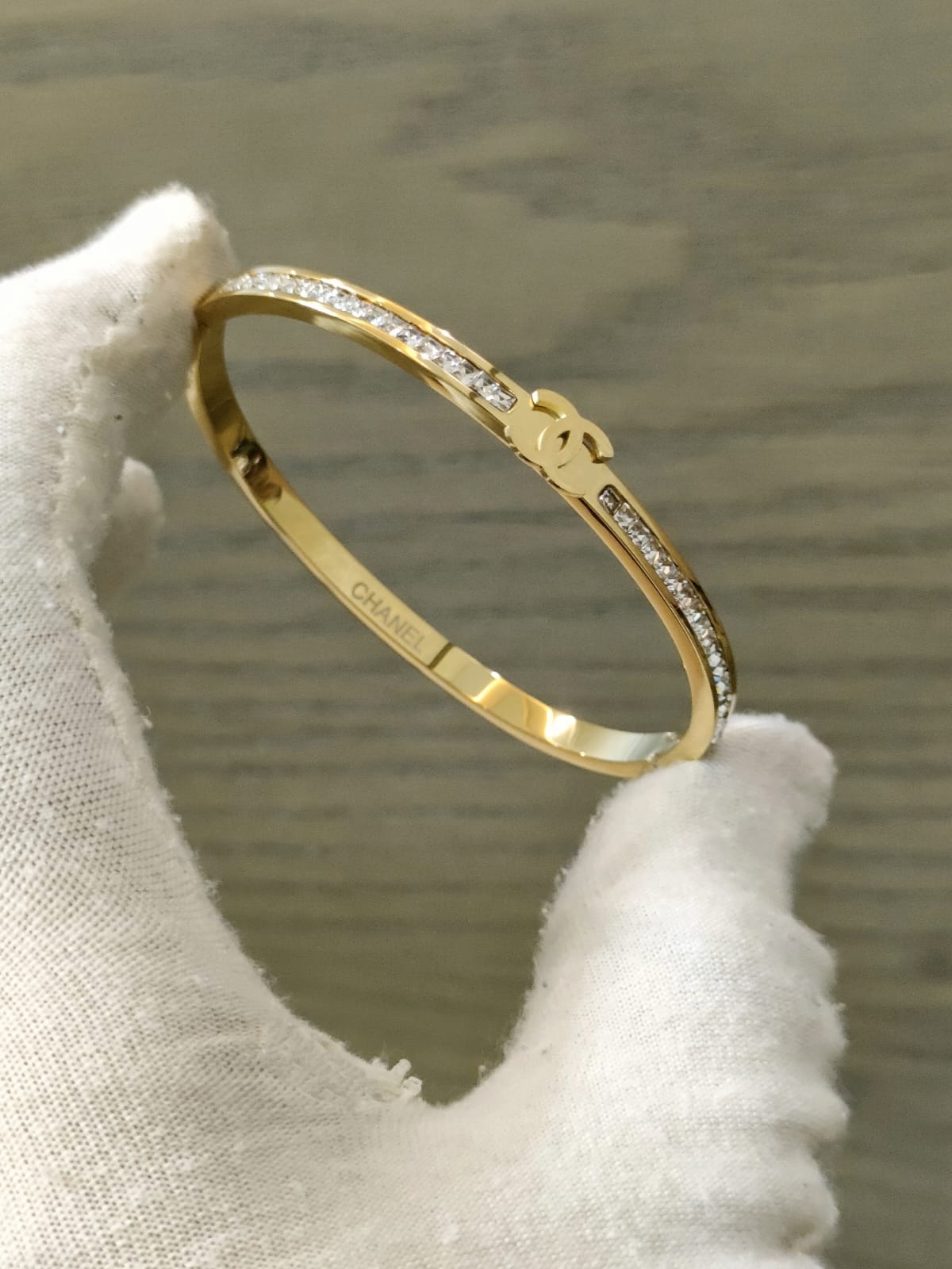 Browse All Exclusive collection of high-grade ladies' bracelets showcasing top international brands