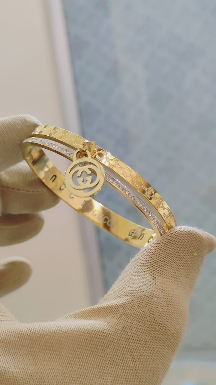 Browse All Exclusive collection of high-grade ladies' bracelets showcasing top international brands