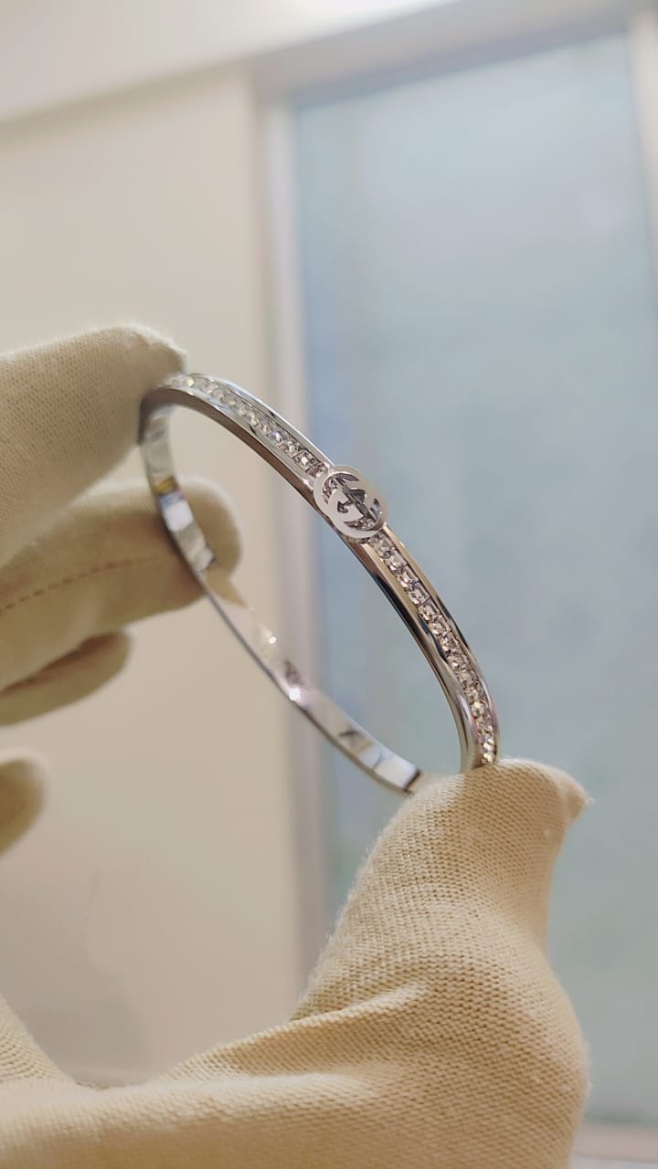 Browse All Exclusive collection of high-grade ladies' bracelets showcasing top international brands