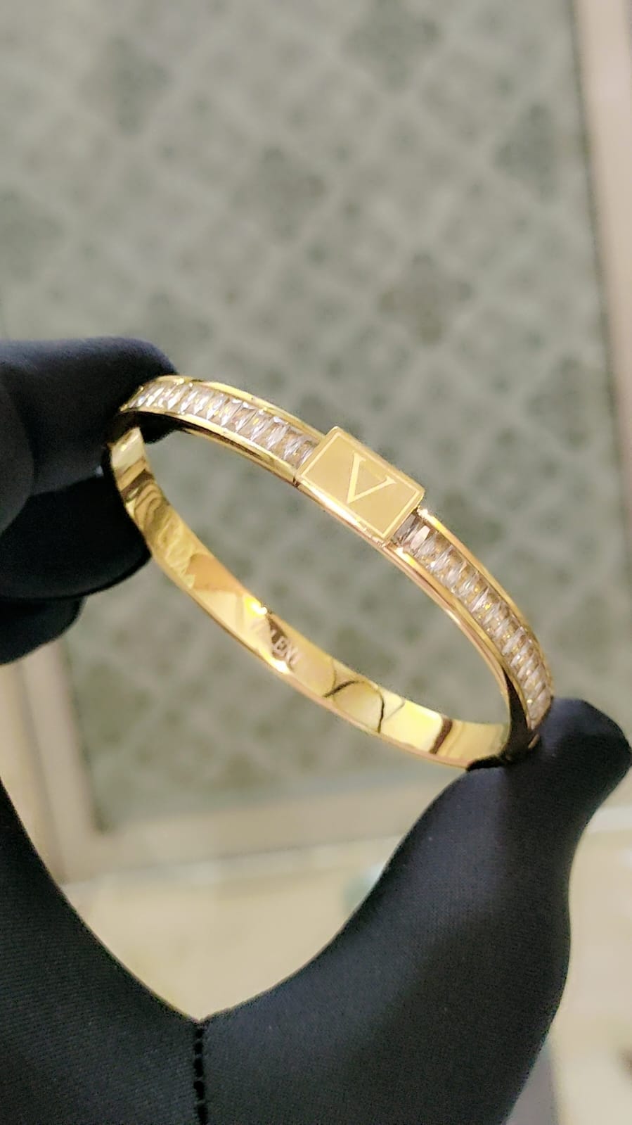 Exclusive Collection of high-grade ladies' bracelets featuring top international brands