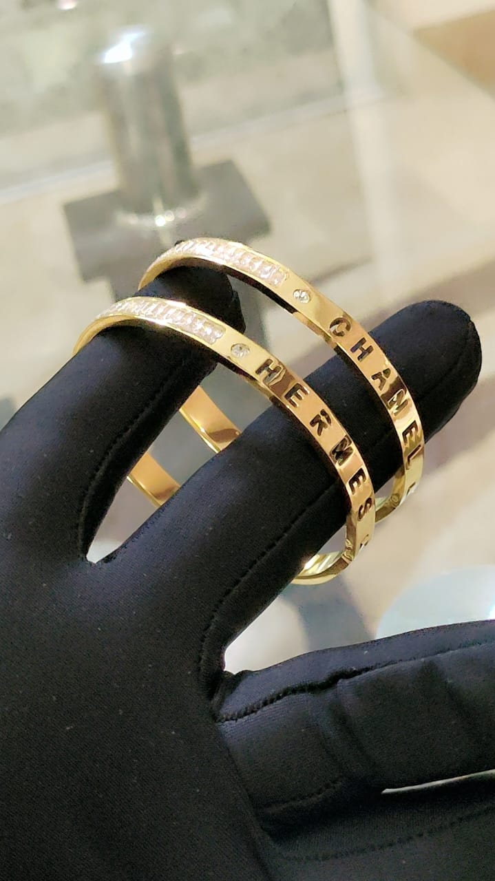 Browse All Exclusive collection of high-grade ladies' bracelets showcasing top international brands