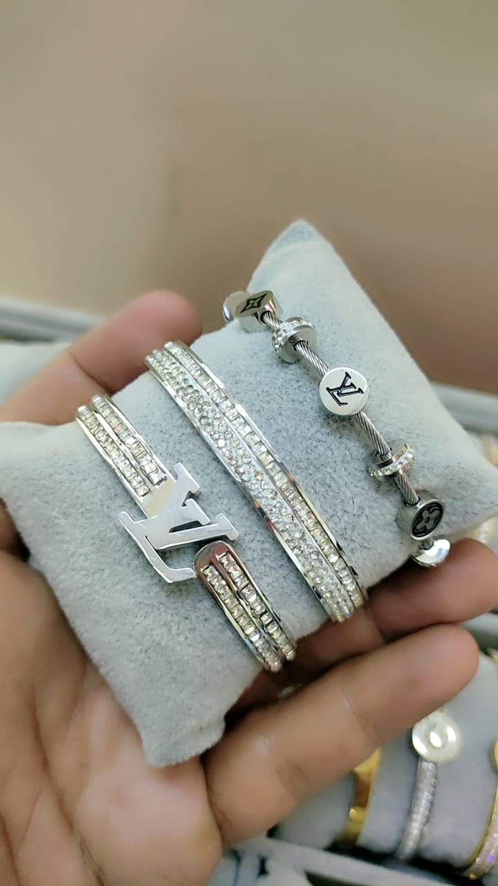 Browse All Exclusive collection of high-grade ladies' bracelets showcasing top international brands