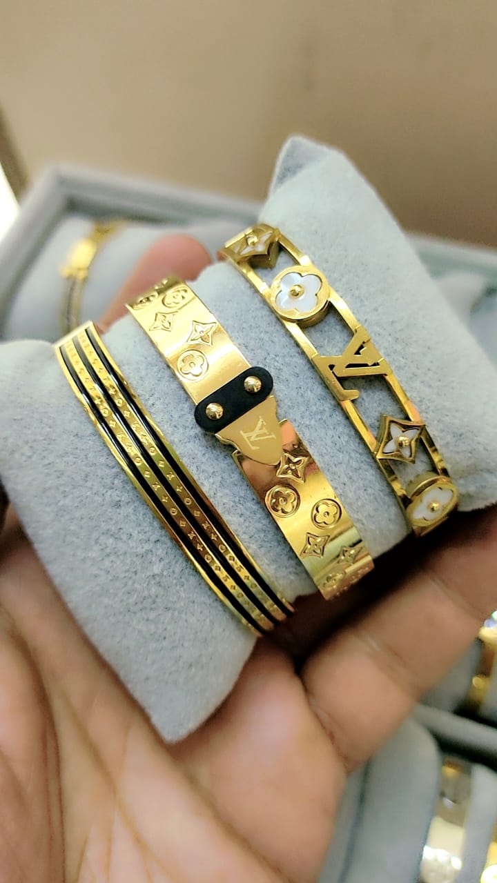 Exclusive Collection of high-grade ladies' bracelets featuring top international brands