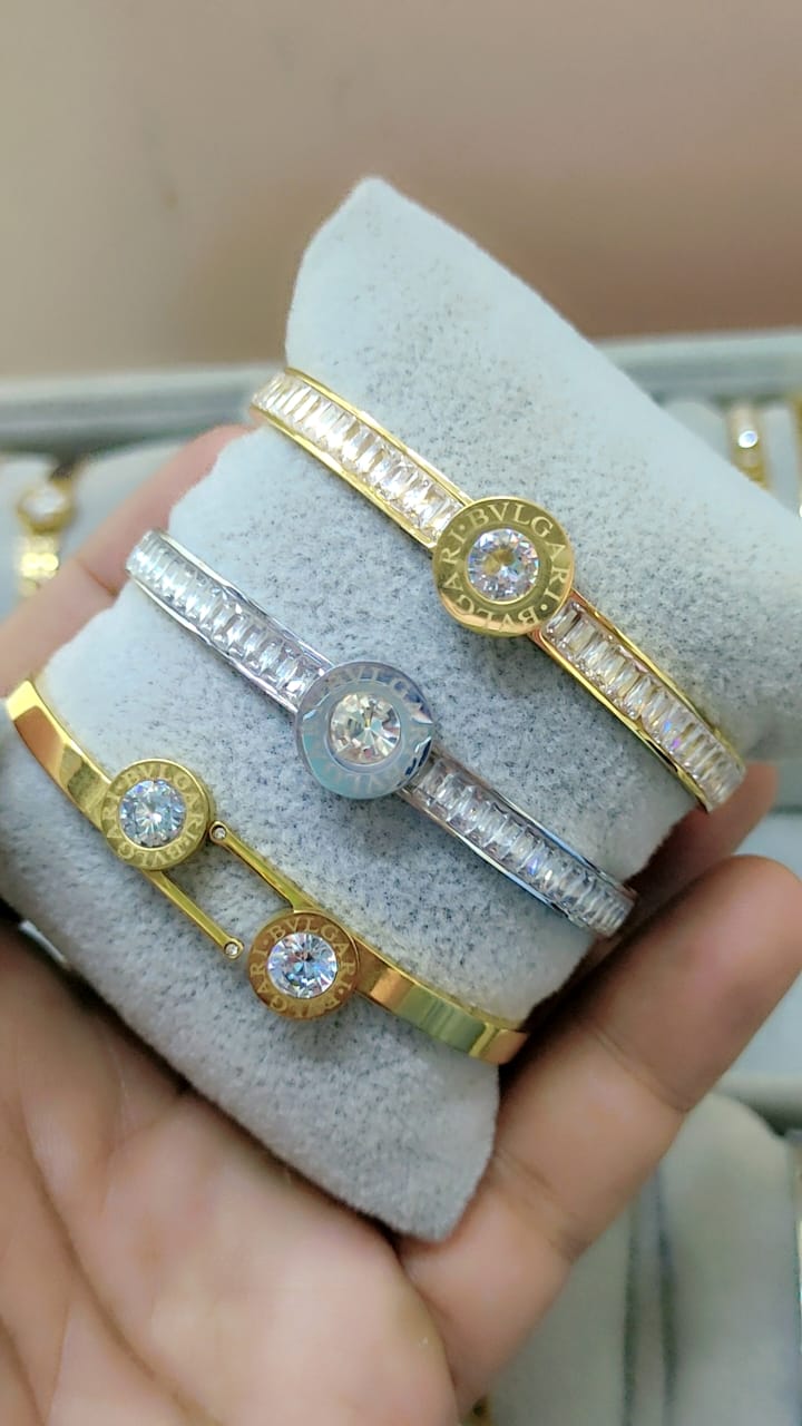 Browse All Exclusive collection of high-grade ladies' bracelets showcasing top international brands