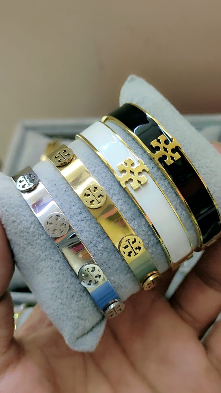 Browse All Exclusive collection of high-grade ladies' bracelets showcasing top international brands
