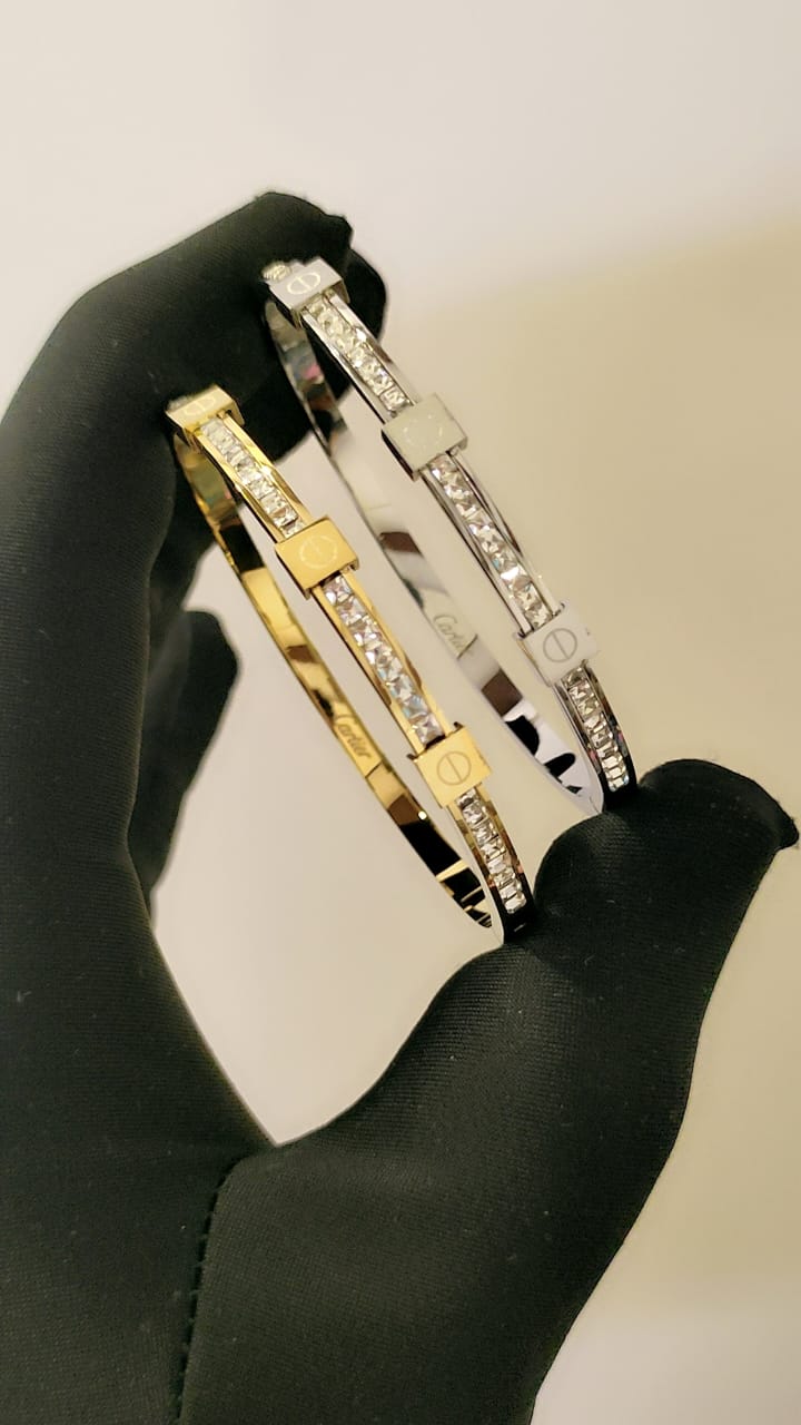 Browse All Exclusive collection of high-grade ladies' bracelets showcasing top international brands