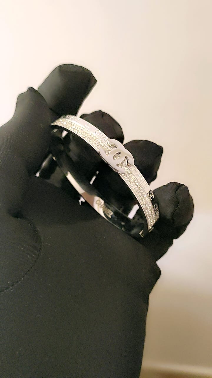 Exclusive Collection of high-grade ladies' bracelets featuring top international brands