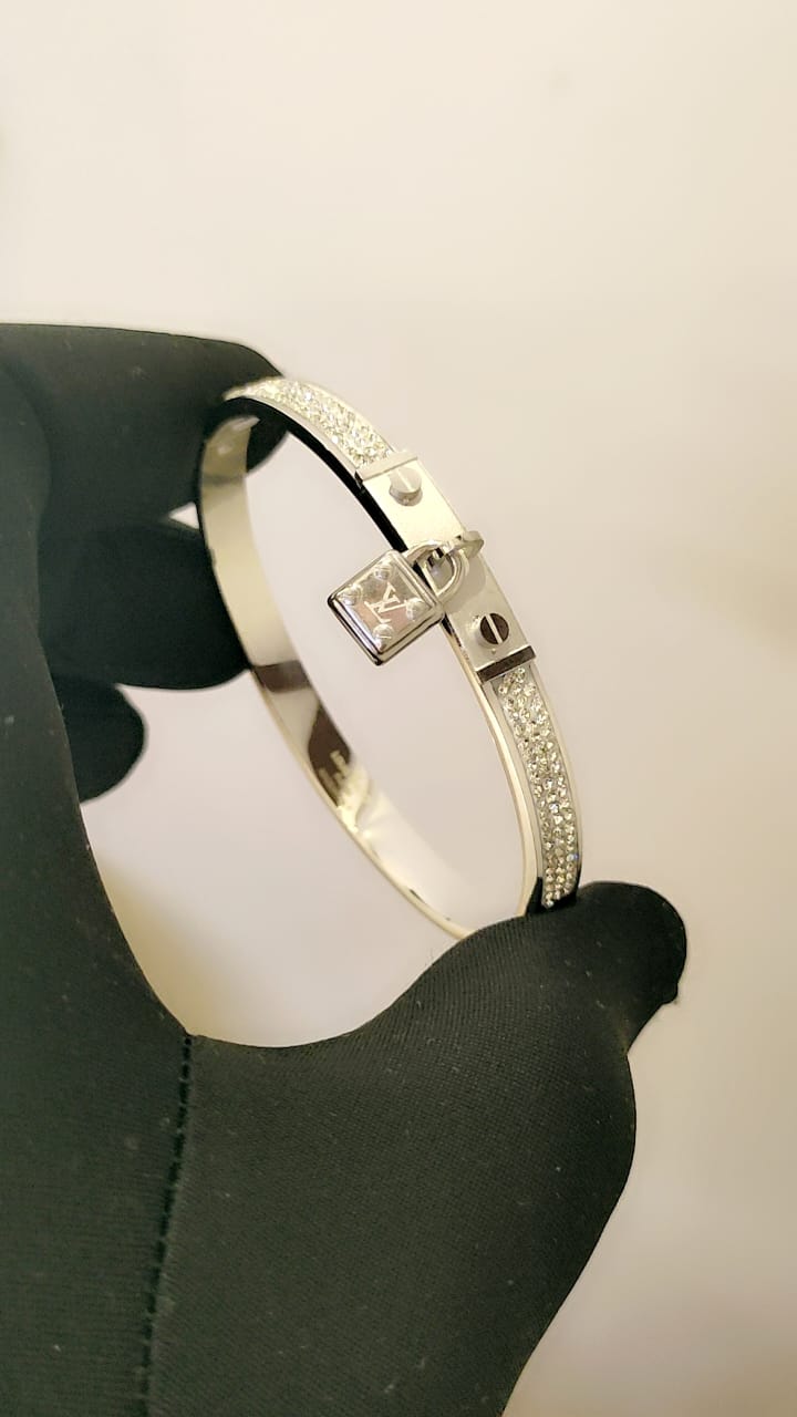 Exclusive Collection of high-grade ladies' bracelets featuring top international brands