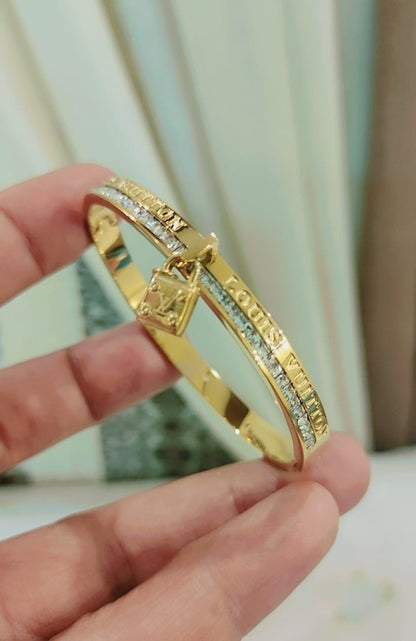 Browse All Exclusive collection of high-grade ladies' bracelets showcasing top international brands