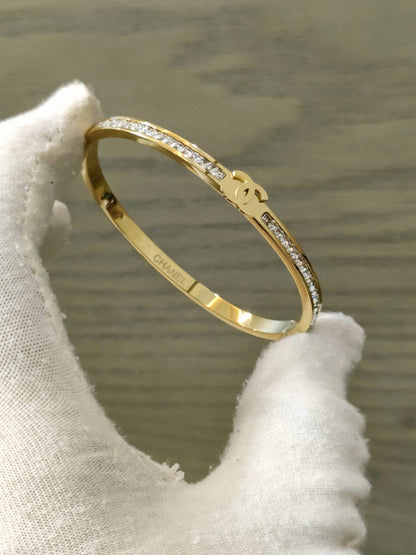 Browse All Exclusive collection of high-grade ladies' bracelets showcasing top international brands