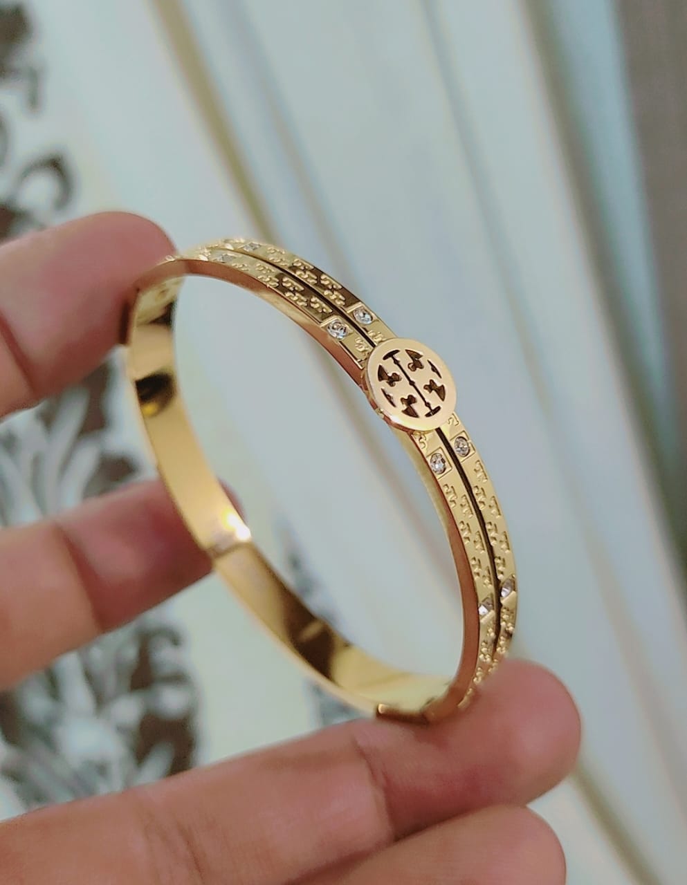Exclusive Collection of high-grade ladies' bracelets featuring top international brands