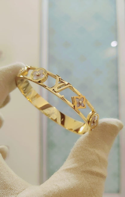 Exclusive Collection of high-grade ladies' bracelets featuring top international brands