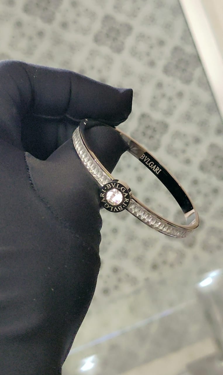 Exclusive Collection of high-grade ladies' bracelets featuring top international brands