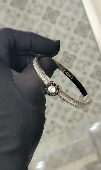 Browse All Exclusive collection of high-grade ladies' bracelets showcasing top international brands