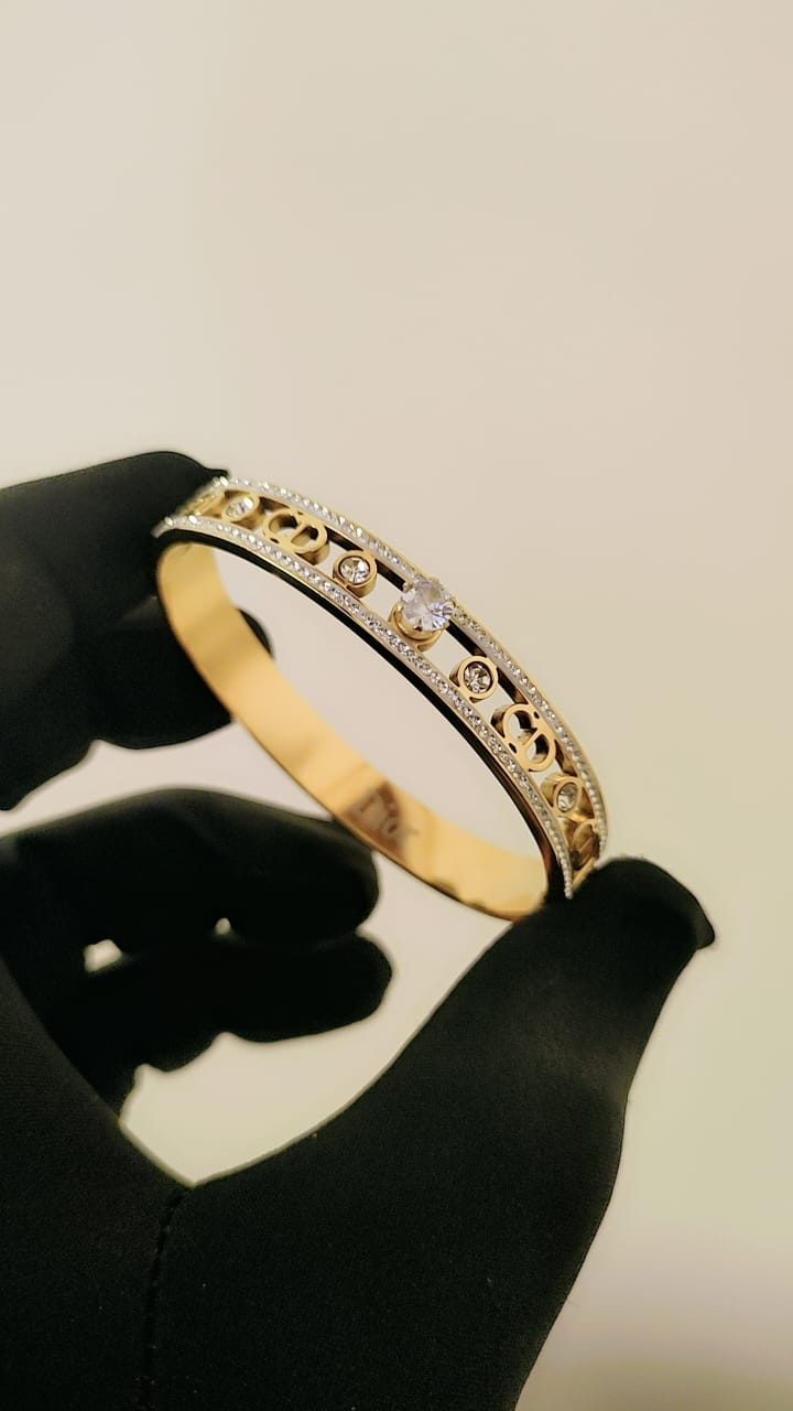 Exclusive Collection of high-grade ladies' bracelets featuring top international brands