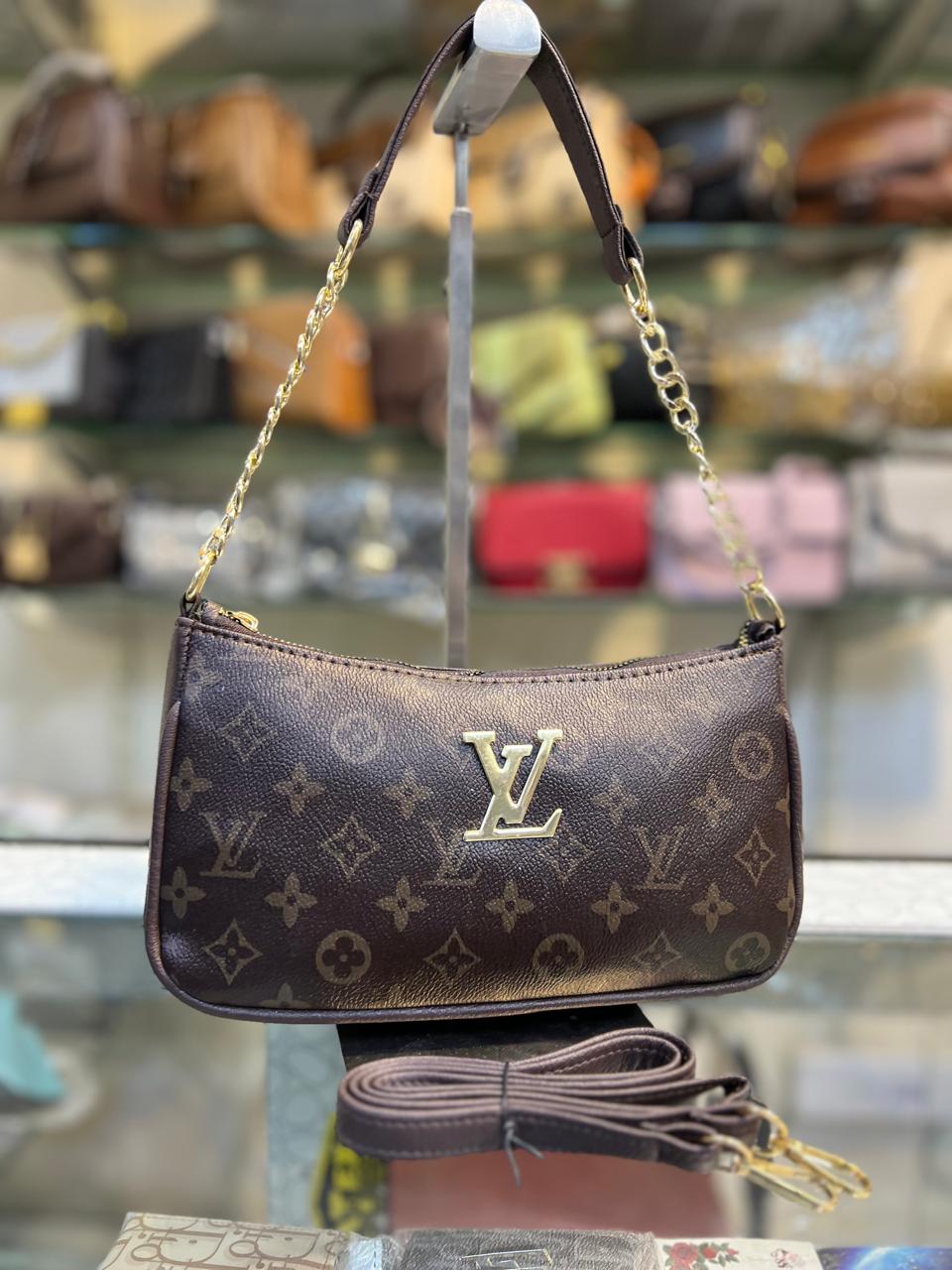 MOON STYLE Coach & Louis Vuitton CROSSBODY